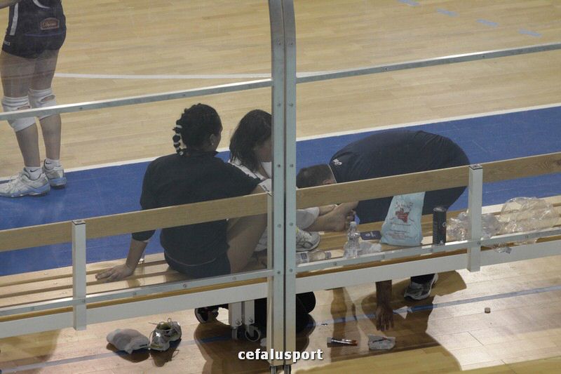 111030 volley 224_tn.jpg